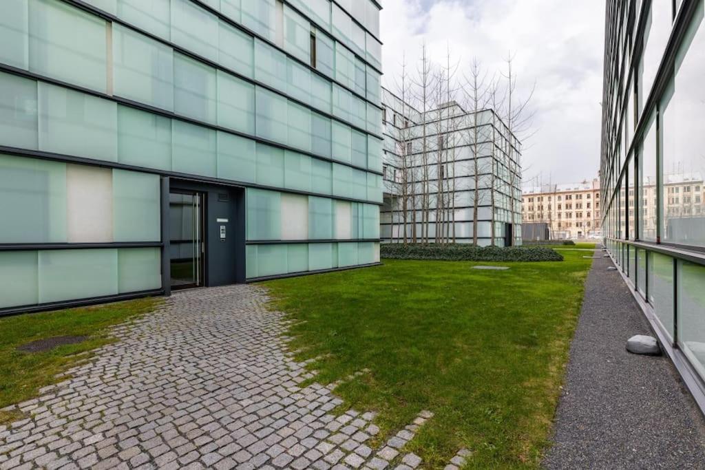 Modern Spacious Flat With A Terrace And A Parking Lejlighed Prag Eksteriør billede